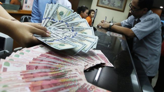 Uji Obat Corona Gagal, Rupiah Lemas ke Rp15.465 per Dolar AS 