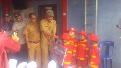 Tanamkan Kesadaran Sejak Dini, BPBD Meranti Sosialisasi Tugas Damkar ke Siswa TK