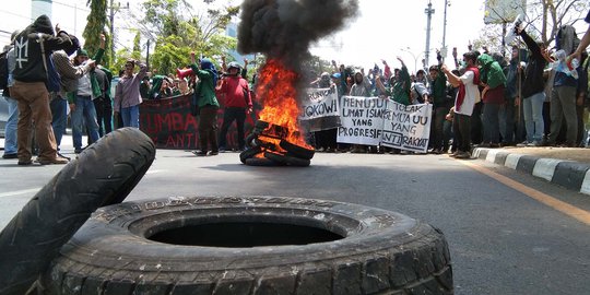 Demo Mahasiswa di Makassar Teriakan Yel-yel `Jokowi Turunâ€™
