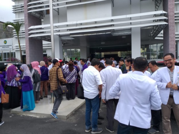 Khawatir Pasien RSUD Terlantar, Sekdaprov Prihatin Dokter Demo