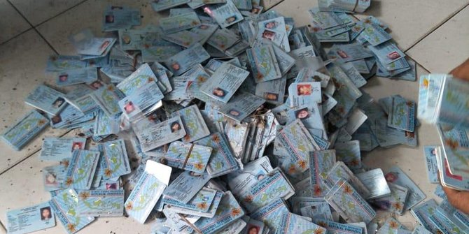 Warga Pariaman Temukan 1.000 e-KTP di Pekarangan Rumahnya