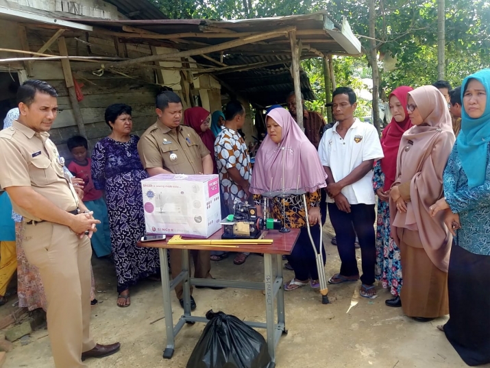 Penyandang Disabilitas 6 Kecamatan di Kabupaten Bengkalis Dapat Bantuan Dari Dinsos