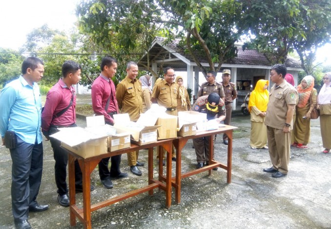 Disdukcapil Rohil Bakar 7.163 Keping KTP