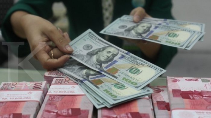 Rupiah Melemah, Makin Dekati Level Rp14.700