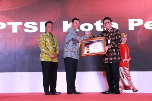DPMPTSP Pekanbaru Raih Predikat Layanan Prima dari Kemenpan RB