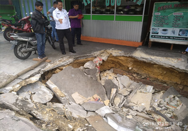 Drainase Jalan Setia Budi Pekanbaru Amblas
