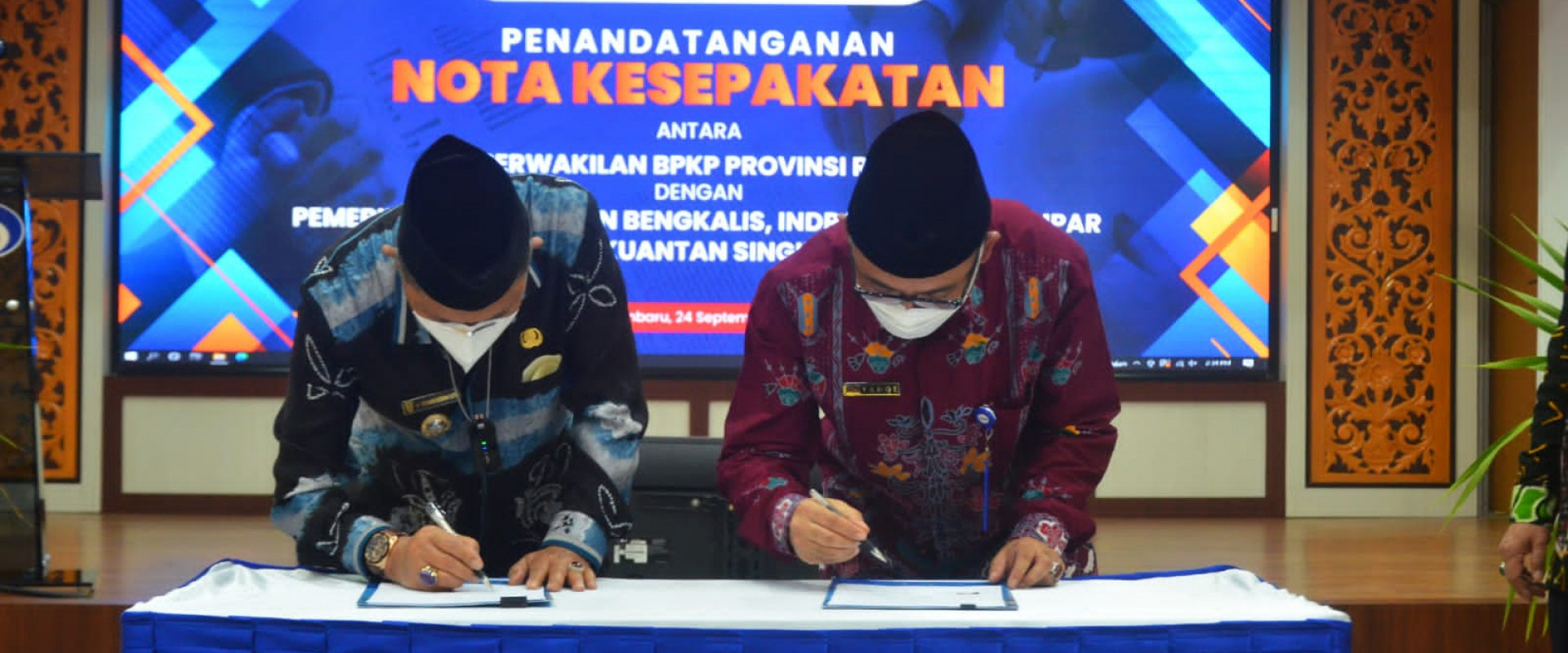 Penandatanganan Nota Kesepakatan antara Perwakilan BPKP Riau dengan Pemda Inhil