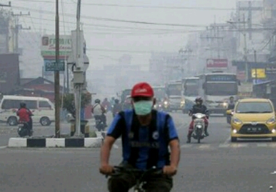 Asap Pekat Akibat Karhutla Kepung Dumai Buat Warga Menderita