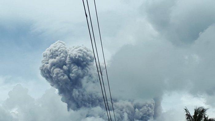 Gunung Merapi Erupsi, Warga Berlarian ke Tempat Aman 