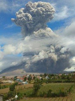 Gunung Sinabung Kembali Erupsi, Tinggi Kolom Erupsi Hingga 5.000 M