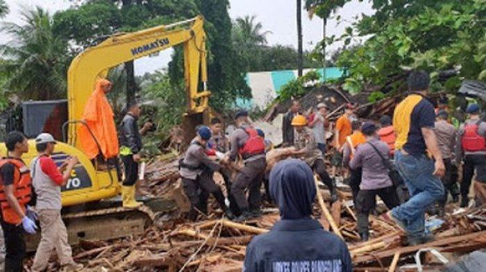 Pemerintah Kirim 31 Alat Berat untuk Penanganan Pasca Tsunami 