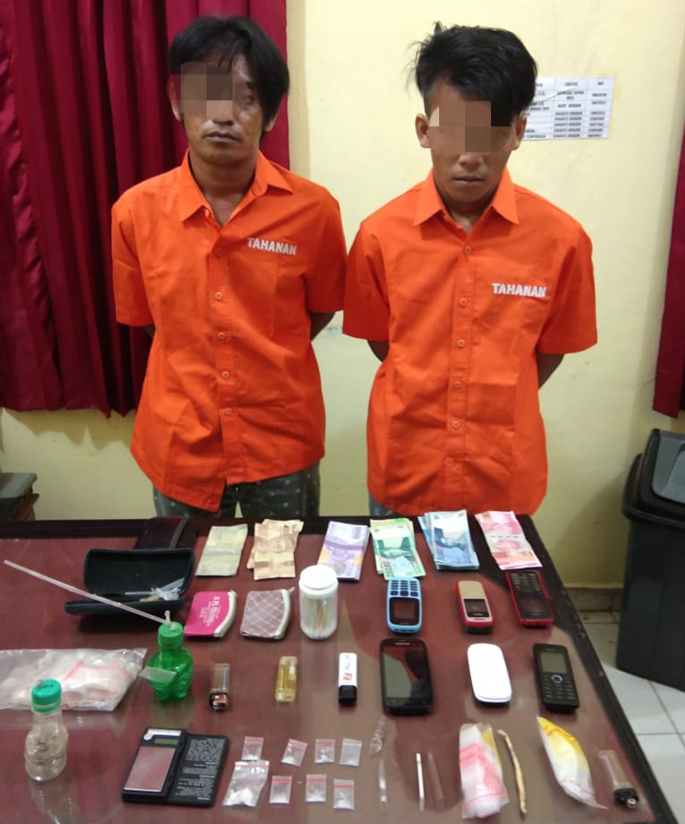 Polsek Tapung Hulu Ringkus 2 Pengedar Shabu, Ditemukan 8 Paket Shabu Siap Edar