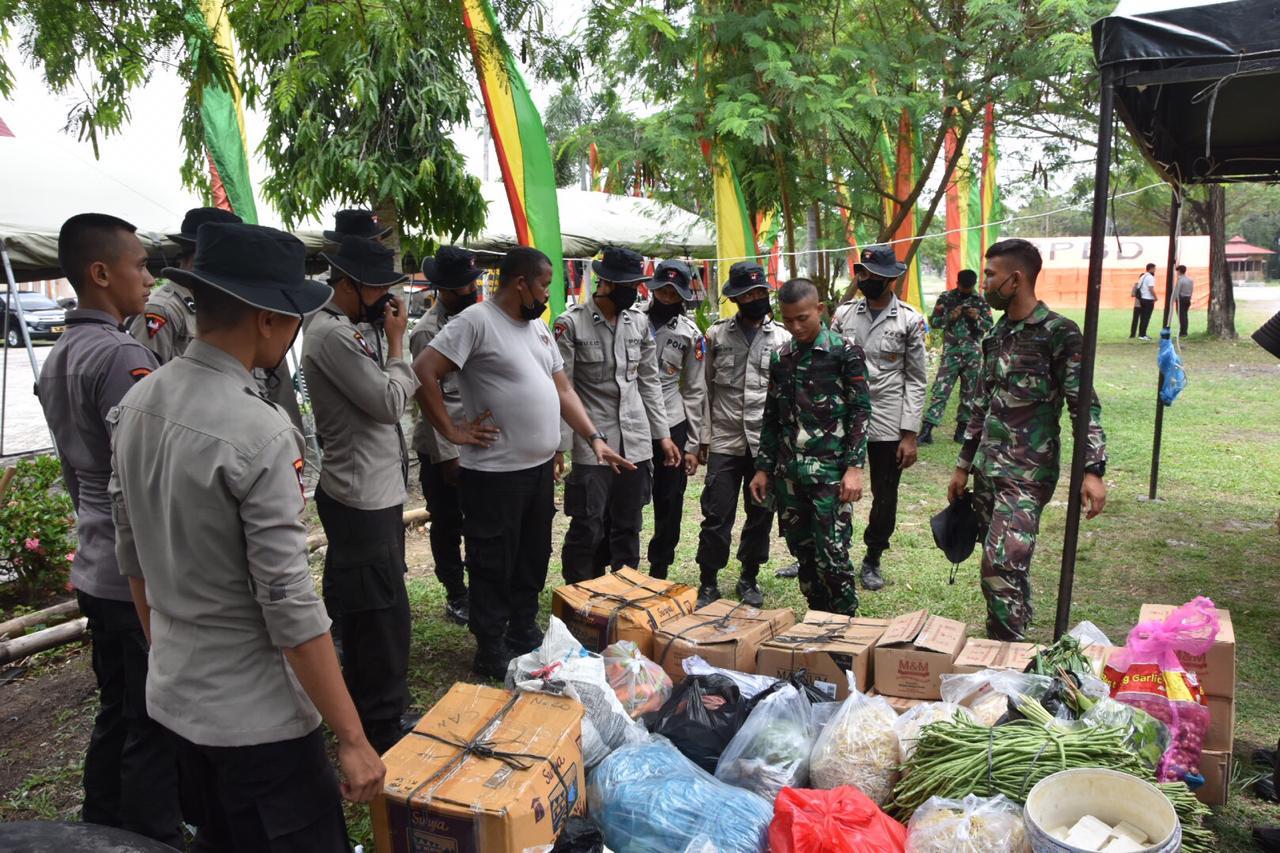 Polsek-Polsek Jajaran Polres Kampar Bagikan Sembako untuk Warga Kurang Mampu