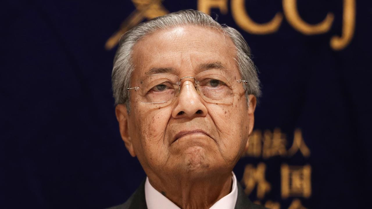 Eks PM Malaysia: Muslim Berhak Bunuh Warga Prancis