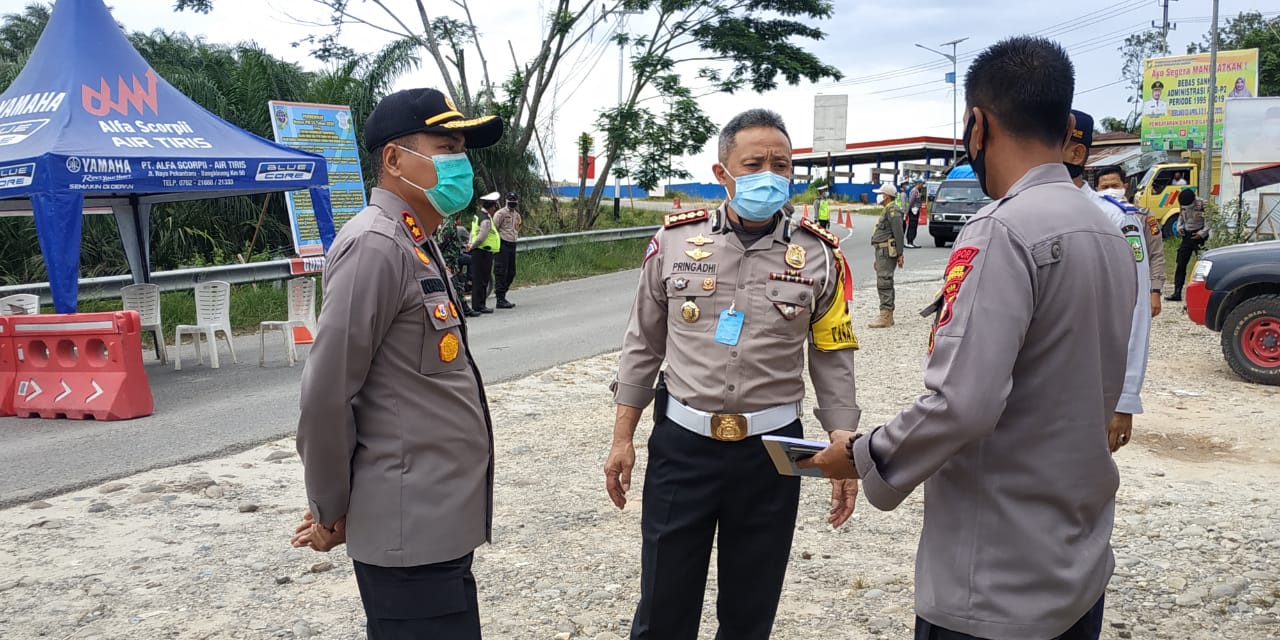 Dirlantas Polda Riau-Kapolres Kampar Tinjau Pos Cek Point Covid-19 