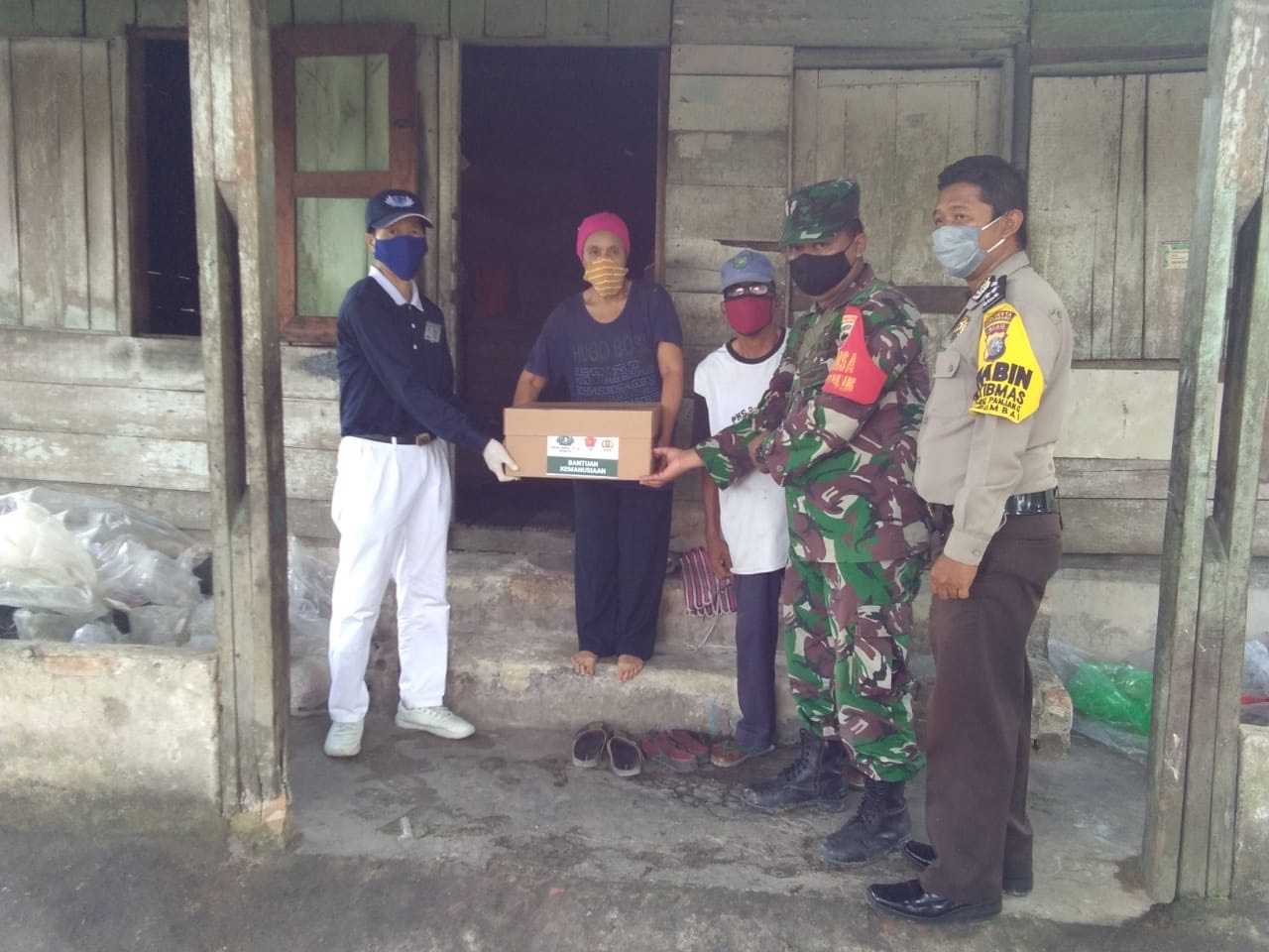 Lagi, Babinsa Rantau Panjang Salurkan Sembako Ditengah Pandemi