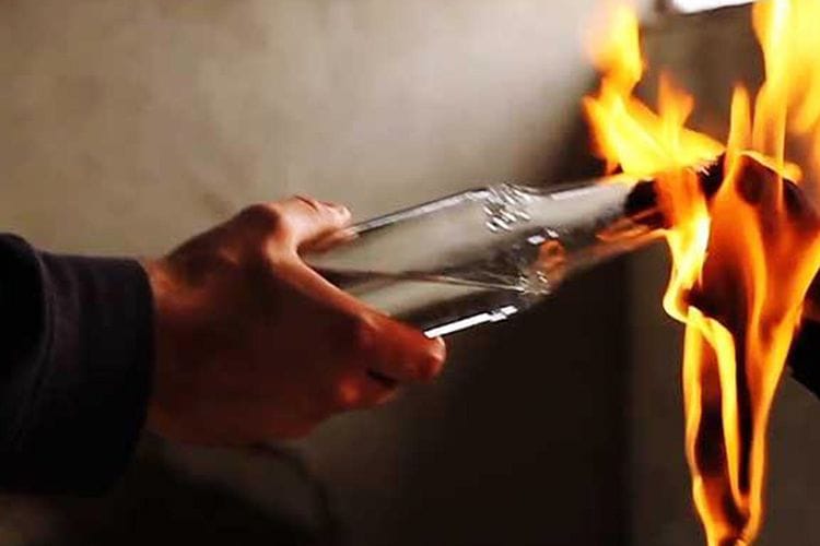 Cinta Bertepuk Sebelah Tangan, Pria di Bengkalis Molotov Rumah Wanita Pujaan
