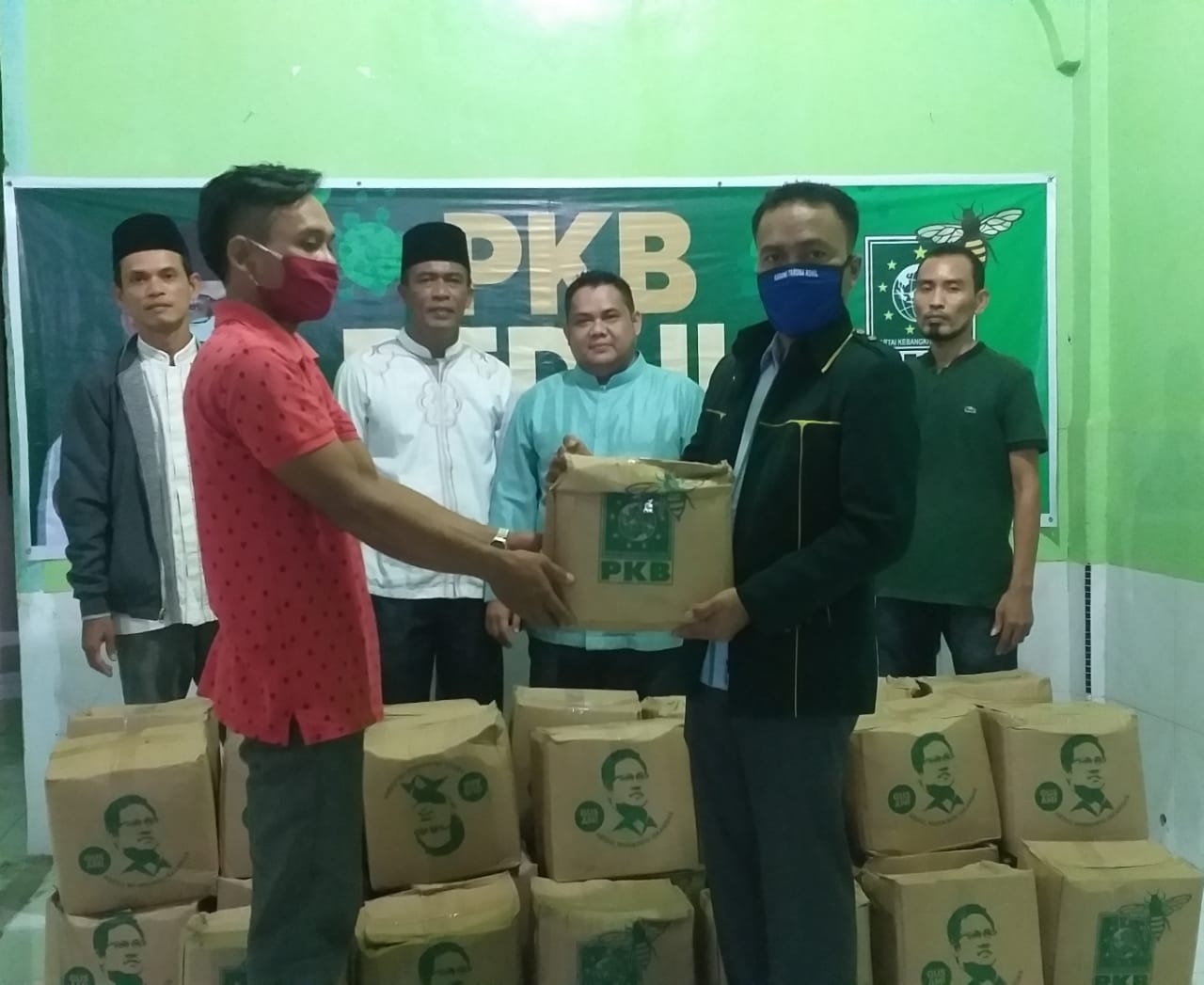 PKB Rohil Salurkan 400 Paket Sembako Dari Ketum Muhaimin Iskandar
