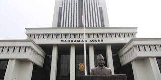 Pekerja Industri Besi Gugat Aturan JHT Cair Usia 56 Tahun ke Mahkamah Agung