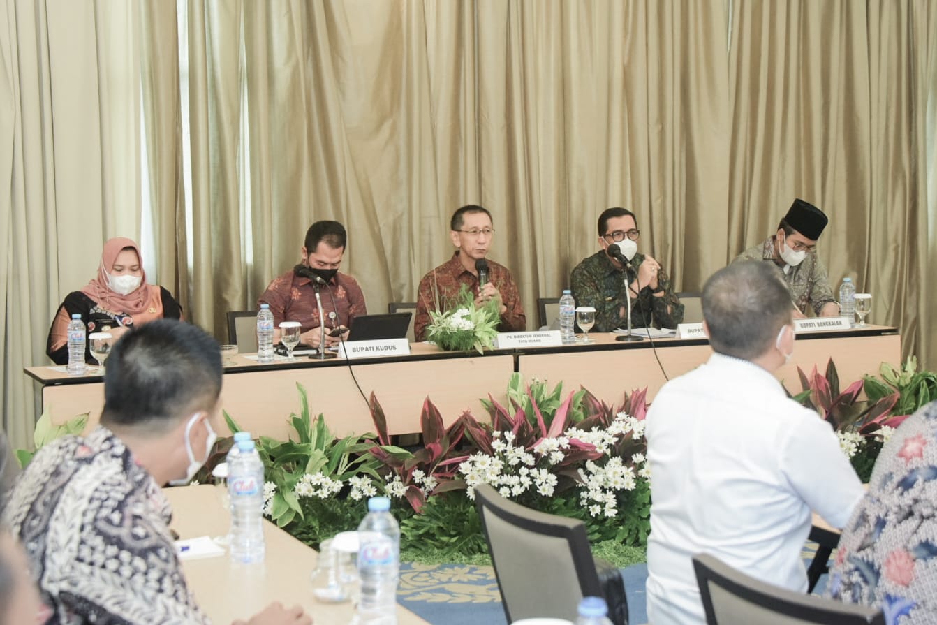 Bupati Presentasi RTRW Bengkalis di Depan Plt Dirjen Tata Ruang Kementerian ATR/BPN