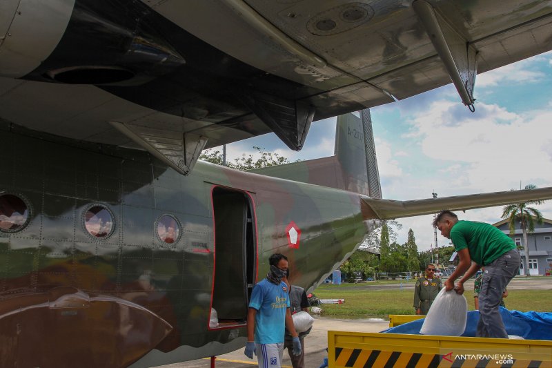 Satgas Karhutla Sebar 800 Kg Garam di Langit Dumai
