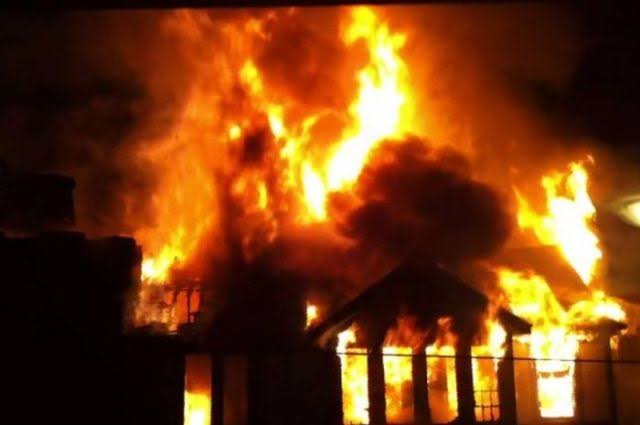 Tak Ada Penghuni, Satu Unit  Rumah Bulatan di Duri Hangus Terbakar