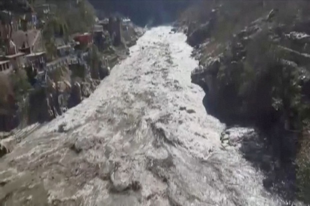 Gletser Himalaya Cair Jadi Banjir Bandang, 200 Warga Hilang 