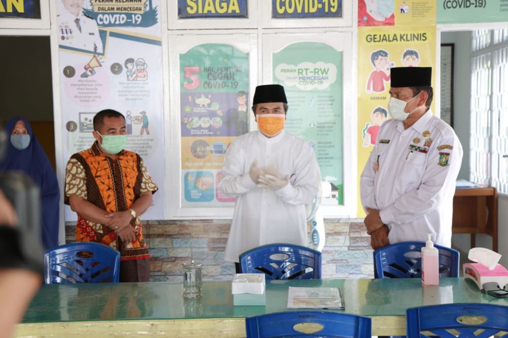 Kunjungi Posko Siaga Covid-19 Siak Hulu, Gubri: Pemkab Kampar Harus Ajukan PSBB