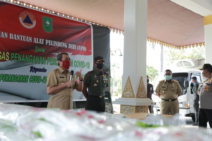 Riau Dapat Bantuan 8.500 APD dan 4.800 Rapid Test