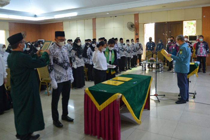 Syamsuar Lantik 158 Pejabat Fungsional, 108 Diantaranya Guru
