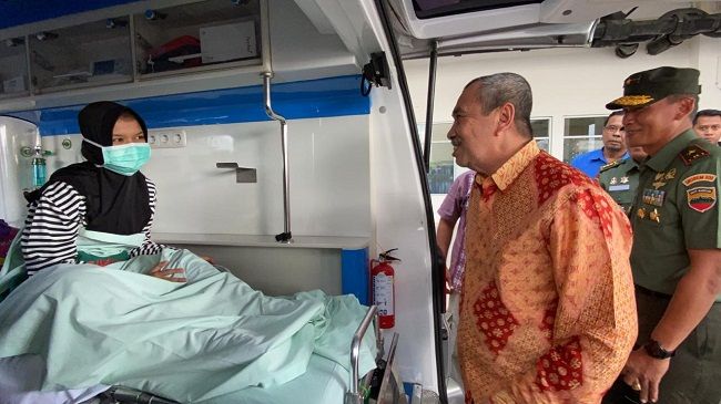 Gubri dan Danrem 031/WB Antarkan Riska Dirujuk di RSPAD Gatot Soebroto Jakarta