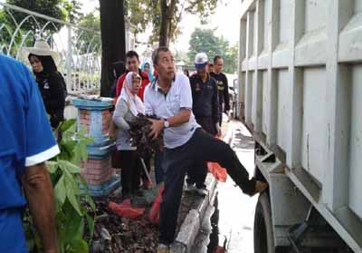 Komandoi Bersihkan Sampah di Pekanbaru, Syamsuar Sebut Bukan untuk Sindir Walikota