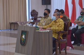 Webinar Bersama Menteri, Gubri Usulkan Pembangunan Daerah Terluar