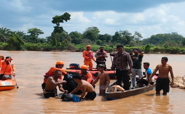 Debit Air Naik, Satu Keluarga Tenggelam di Sungai Batang Lubuh