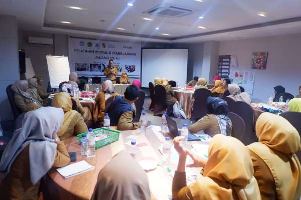 Guru SD/MI di Pekanbaru Ikuti Pelatihan Pembelajaran Tanoto Foundation