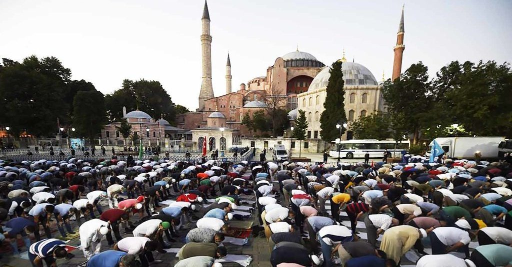 Salat Jumat Perdana di Hagia Sophia jadi Klaster Baru Covid-19 di Turki
