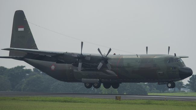 Hercules C-130 Terbang Menuju China Jemput 9 Ton Alkes