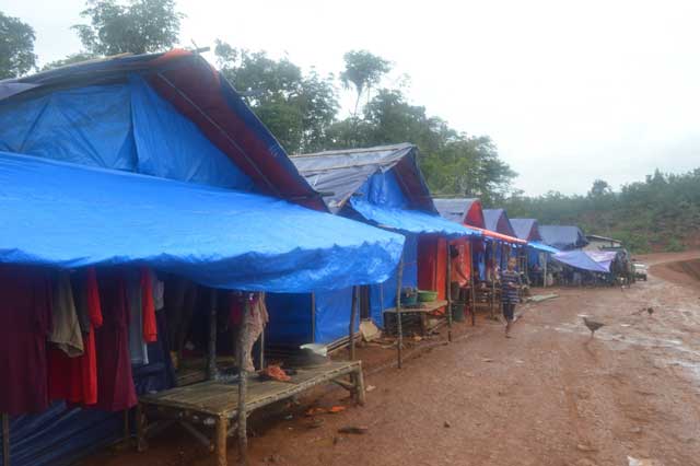 Dua Pentolan SMSI Tinjau Huntara di Atas Awan