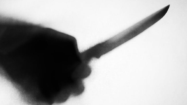 Sadis, Anak Gorok Leher Ibu Kandung Dengan Pisau