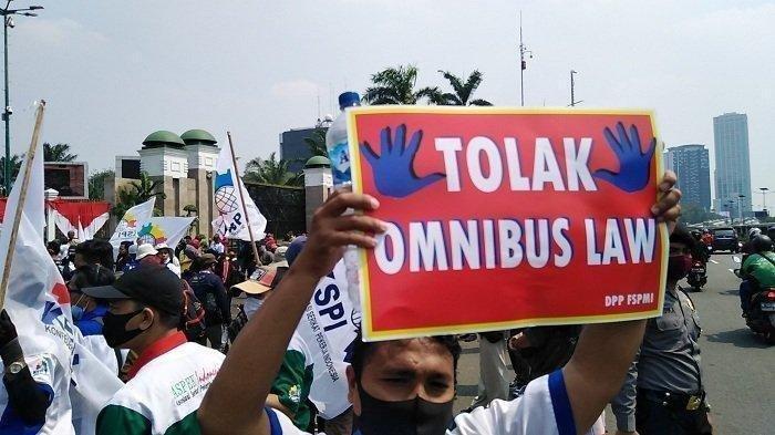 Tolak Omnibus Law, Buruh Serukan Mogok Nasional Selama Tiga Hari 