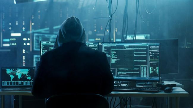 Data Pelanggan PLN Diduga Bocor, Dijual di Forum Hacker