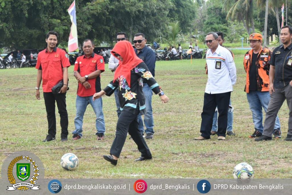 Febriza Luwu Ikut Meriahkan Pembukaan Turnamen Bola Kaki