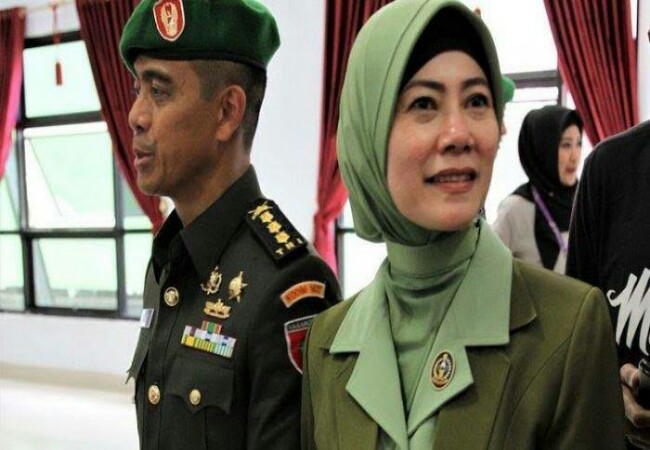 Jadi Trending Topic, Mantan Ketua DPR Ini Puji Ex Dandim Tetap Rangkul Istri Meski Dicopot 