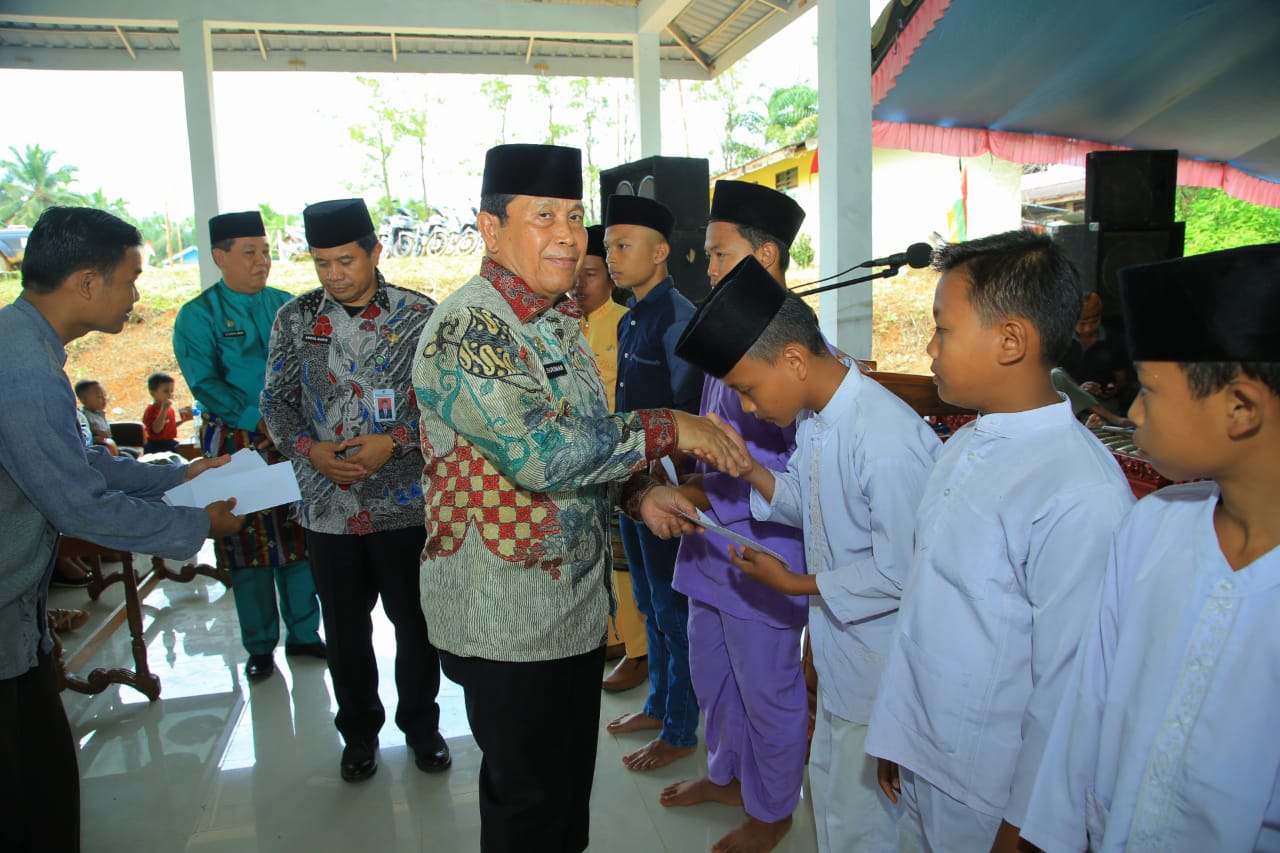 Bupati H Sukiman Resmikan Jalan dan Gedung Serbaguna di Desa Pasir Agung