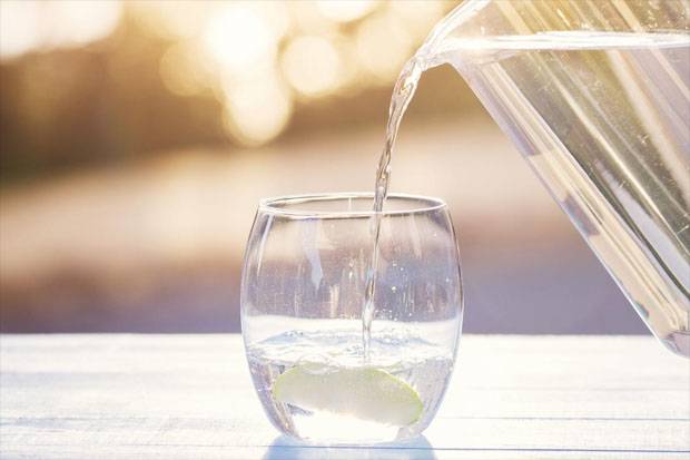 6 Waktu Tepat Minum Air Putih Agar Selalu Sehat
