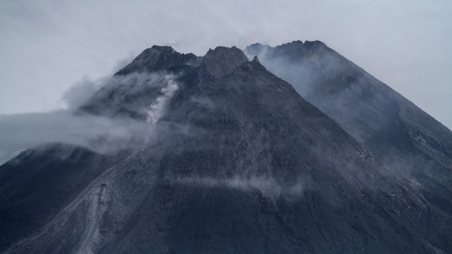 Pertama Kali dalam Sejarah, Gunung Merapi Kini Miliki 2 Kubah Lava