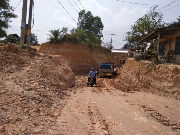 Proyek Rigid Jalan Badak Ujung Sudah 50 Persen 