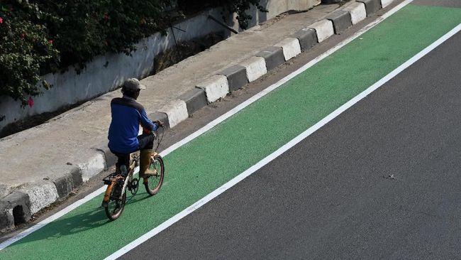 Penerobos Jalur Sepeda Jakarta Bisa Dipenjara 2 Bulan