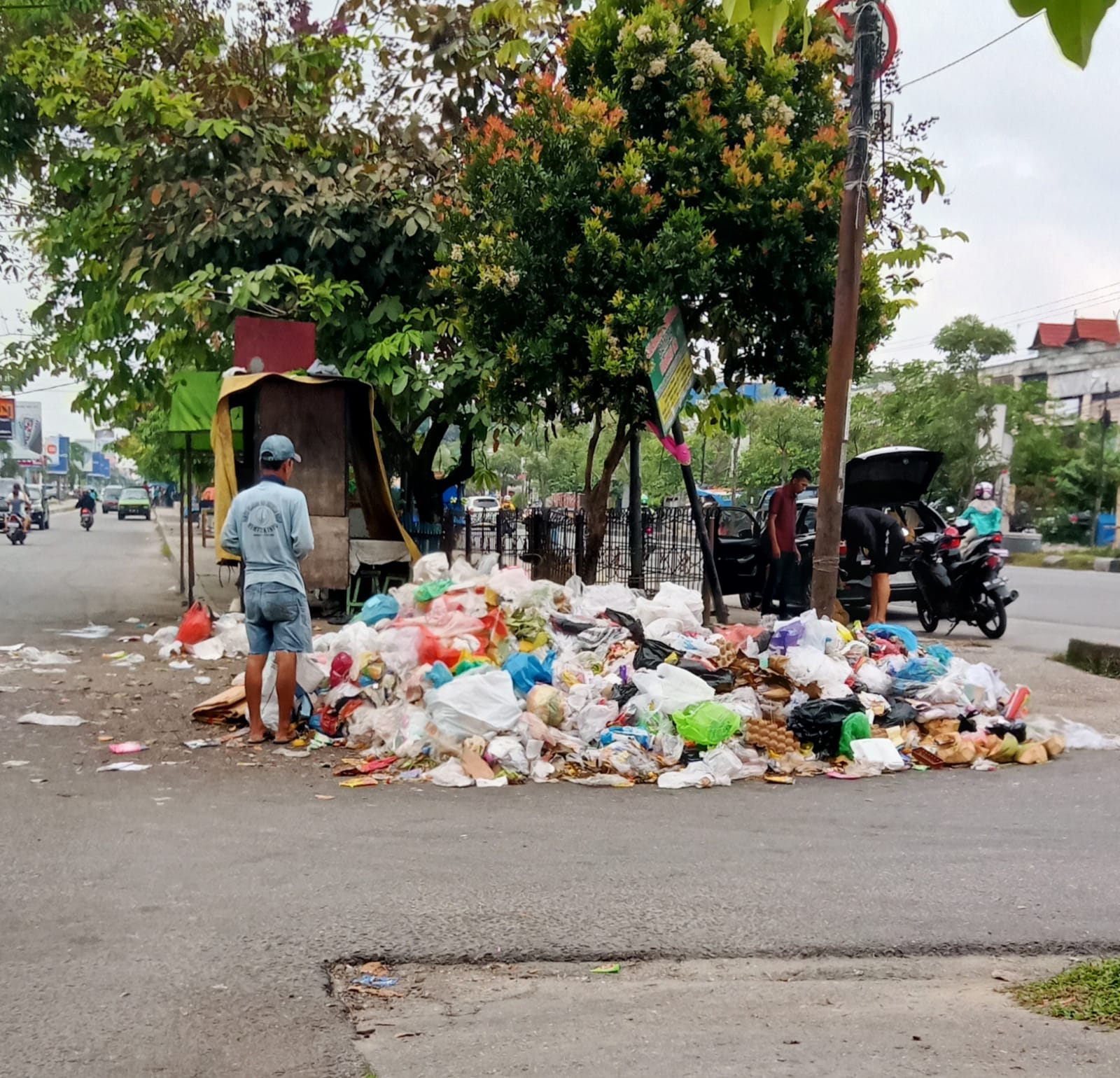 Buang Sampah Sembarangan, Warga Pekanbaru Bakal Ditindak Tim Gakkum
