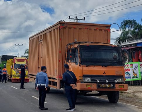 Razia di Inhu, Tim Gabungan Tilang 73 Truk ODOL
